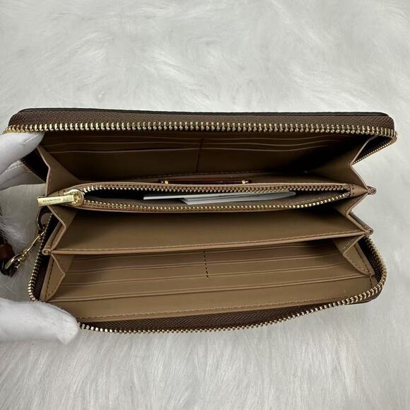 Coach X Peanuts Long Zip Around Wallet In Sig Canvas W/ Patches CBM91 Snoopy Tan - Picture 3 of 5